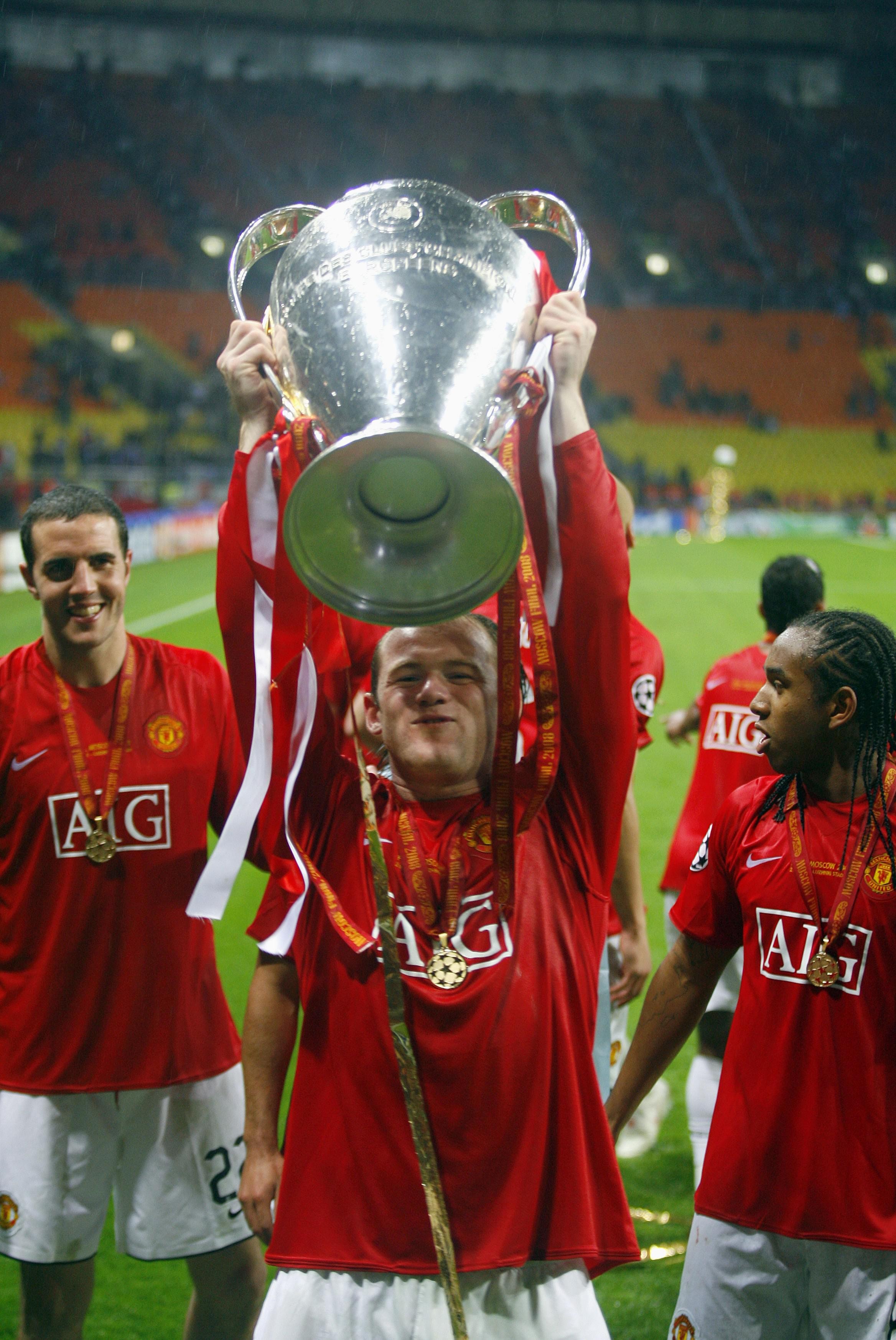 Wayne Rooney holds aloft the Champions League trophy, Moscow 2008